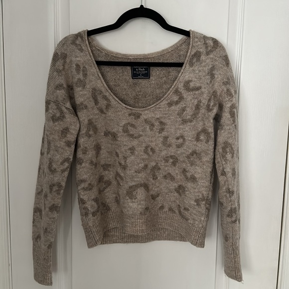 ABERCROMBIE & FITCH LEOPARD PRINT SWEATER - Picture 2 of 4